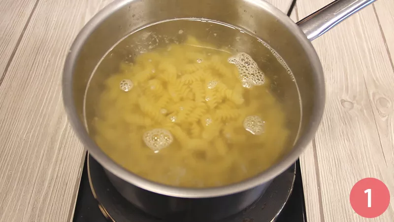 fusilli-al-pesto-di-pomodori 1